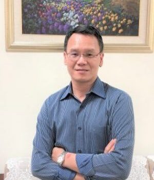石儒居 教授(英語)